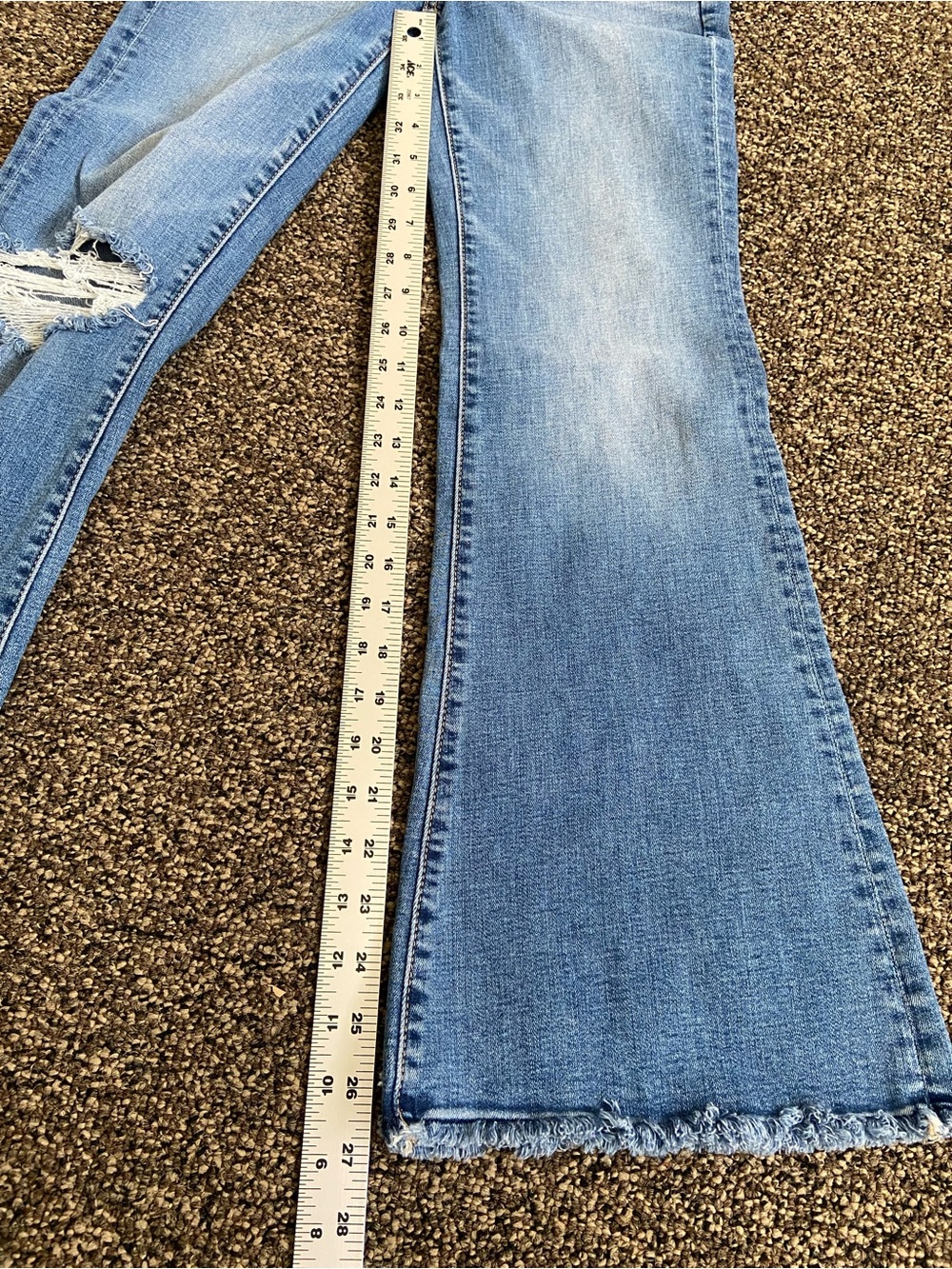 American Eagle Super Hi-Rise Flare Jeans Distressed Raw Hem Size 4 Short - Picture 5 of 16